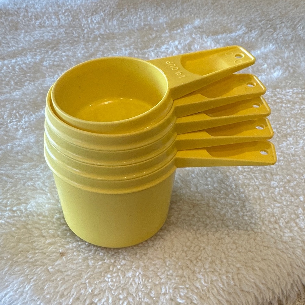 New Tupperware measuring cups